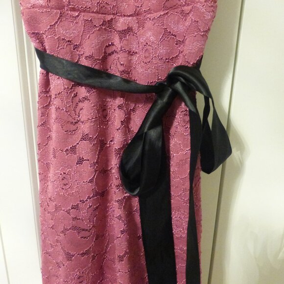 LE CHATEAU pink lace skater dress with removable black satin belt - Picture 6 of 12